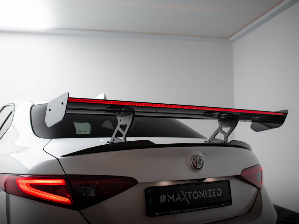 Maxton carbon spoiler with led for alfa romeo giulia quadrifoglio 5 Maxton carbon spoiler with led for alfa romeo giulia quadrifoglio - image 5