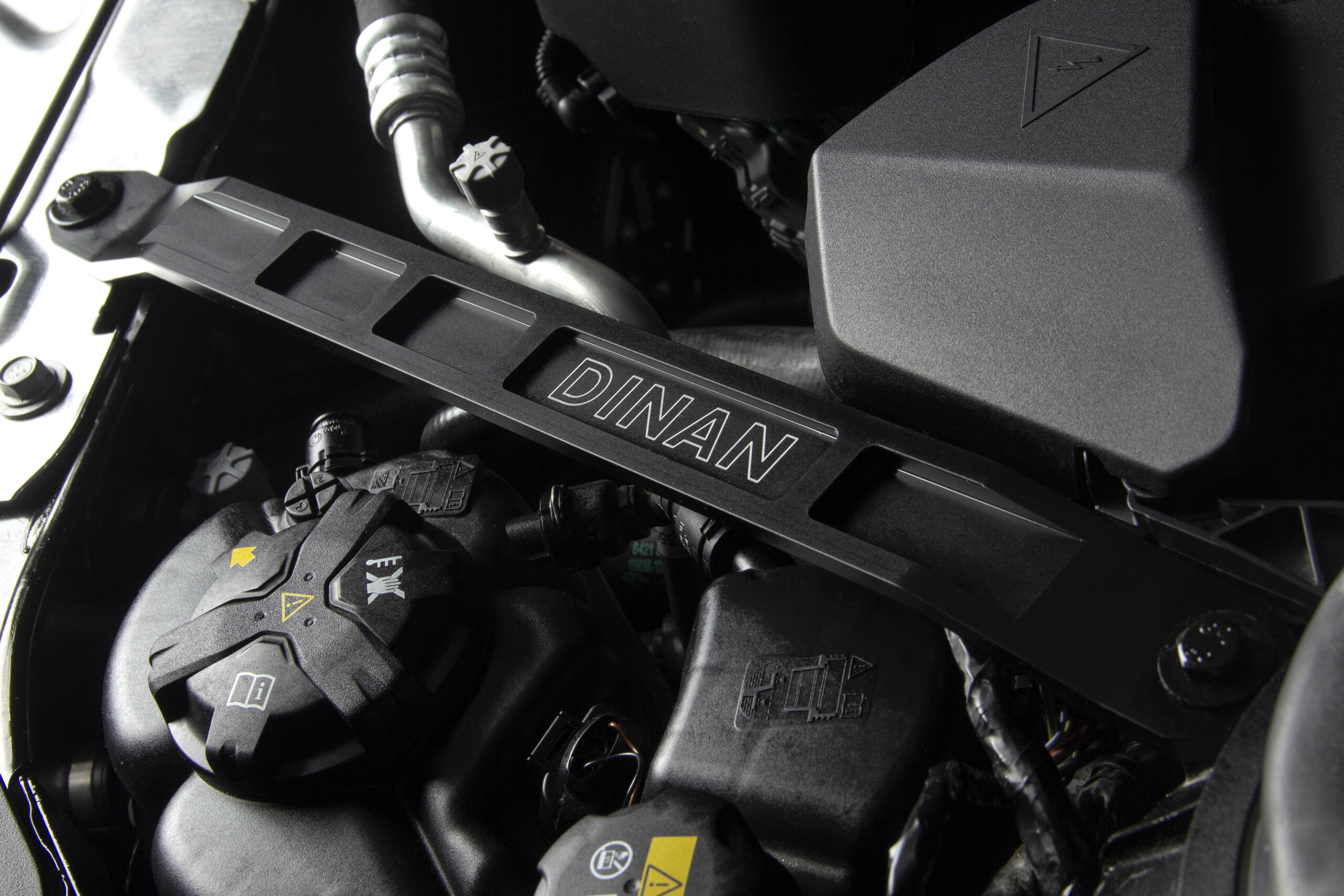 Dinan front aluminium strut tower braces for bmw 230i/330i/m240i/m340i (g20/g42) 2019-2025 2 Dinan front aluminium strut tower braces for bmw 230i/330i/m240i/m340i (g20/g42) 2019-2025 - image 2