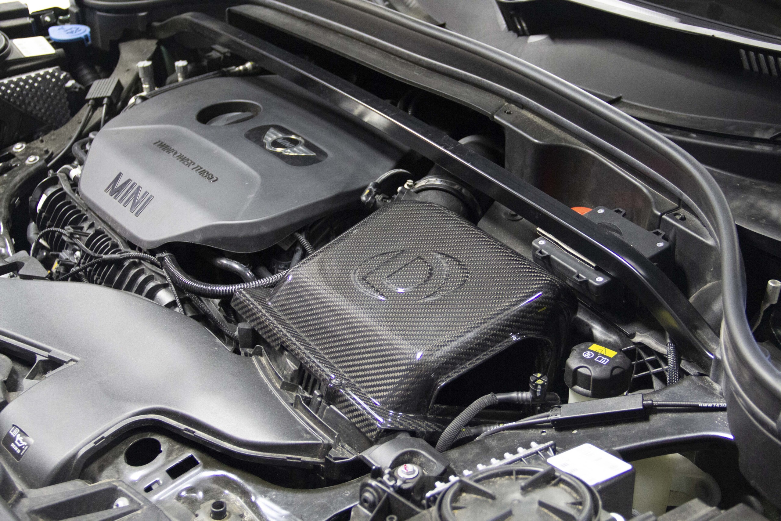 Dinan high-flow carbon fibre intake for mini cooper s/jcw & clubman s (f54/f55/f56/f57/f60) and bmw x1/x2 28i (f39/f48) 2020-2024 10 Dinan high-flow carbon fibre intake for mini cooper s/jcw & clubman s (f54/f55/f56/f57/f60) and bmw x1/x2 28i (f39/f48) 2020-2024 - image 10