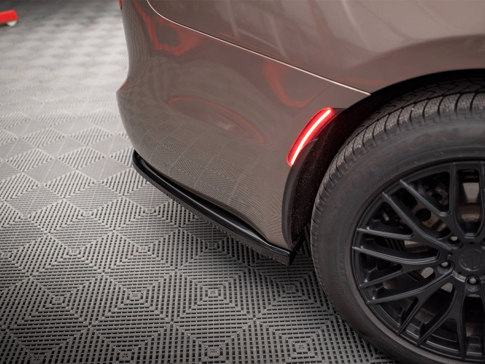 Maxton central rear splitter (vertical bars) chrysler pacifica mk2 5 Maxton central rear splitter (vertical bars) chrysler pacifica mk2 - image 5