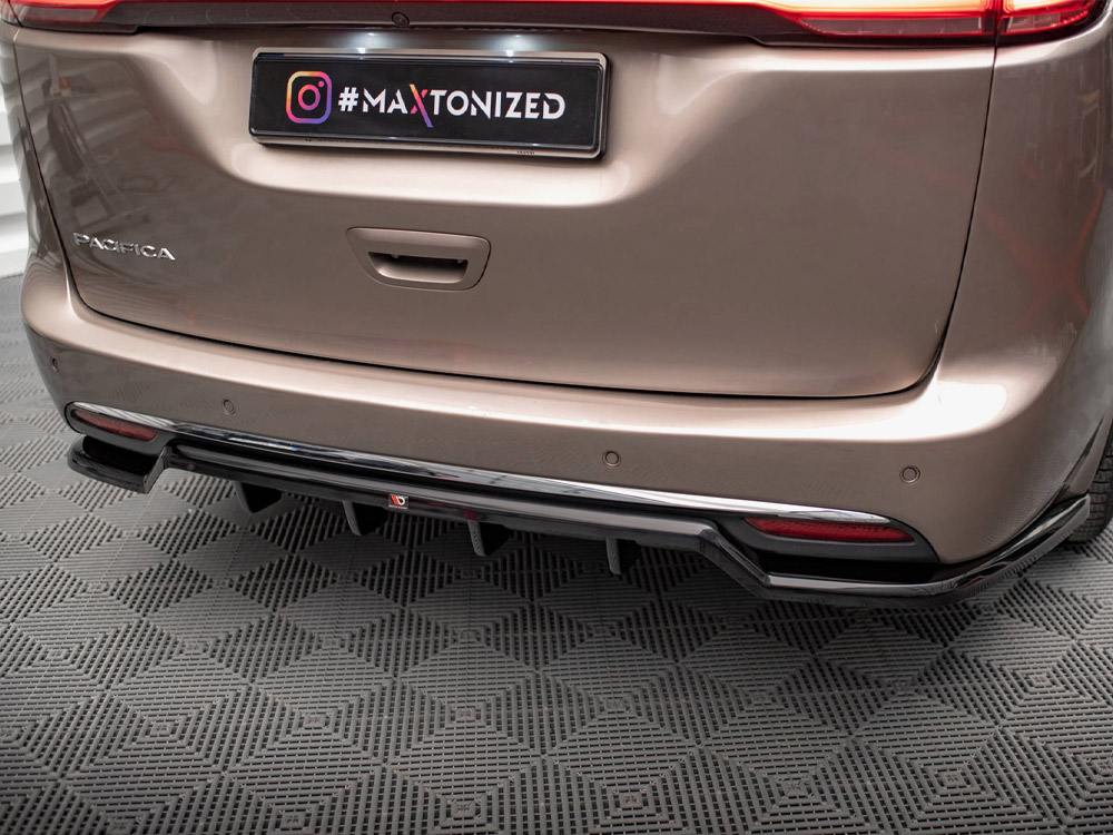 Maxton central rear splitter (vertical bars) chrysler pacifica mk2 3 Maxton central rear splitter (vertical bars) chrysler pacifica mk2 - image 3
