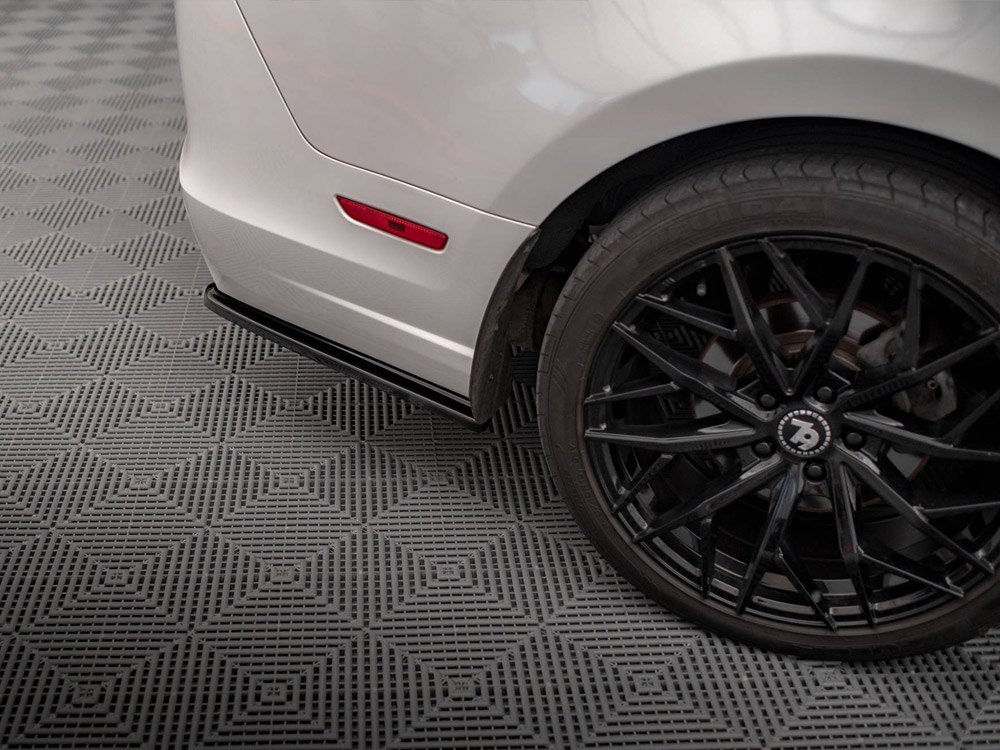 Maxton rear side splitters ford mustang mk5 facelift models 4 Maxton rear side splitters ford mustang mk5 facelift models - image 4