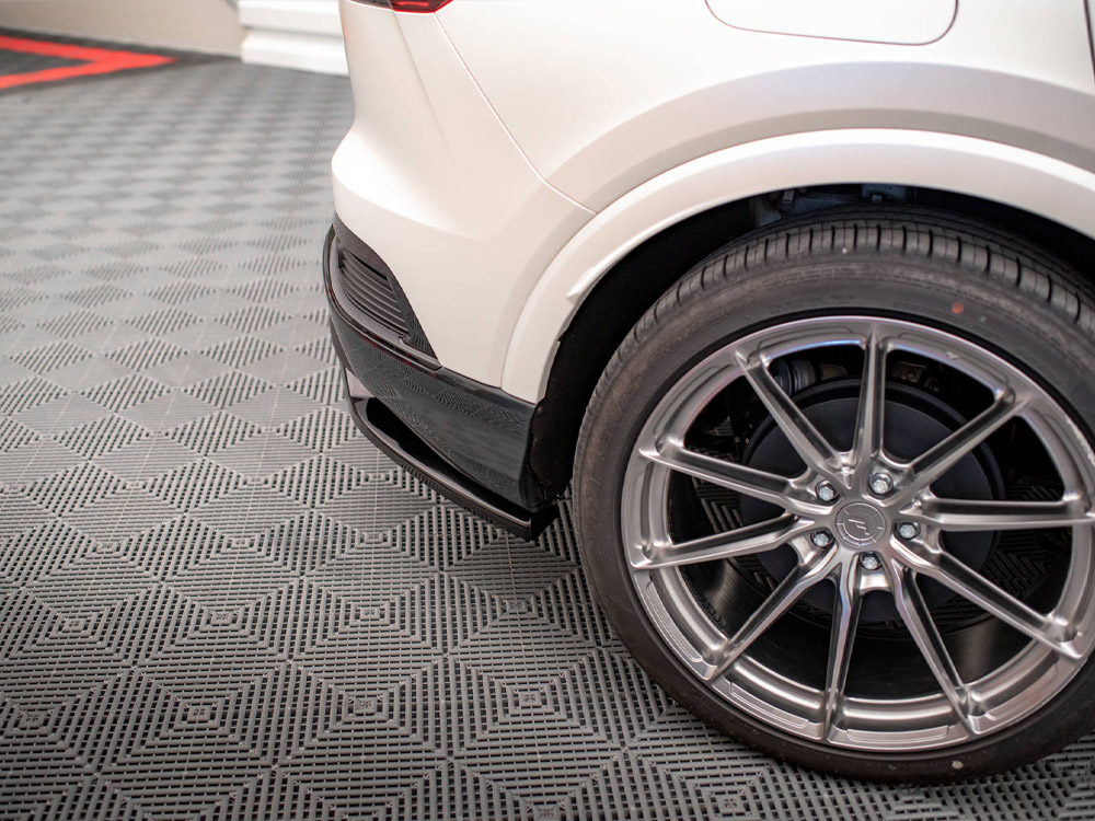 Maxton central rear splitter (vertical bars) audi q4 e-tron sportback mk1 6 Maxton central rear splitter (vertical bars) audi q4 e-tron sportback mk1 - image 6